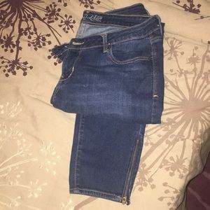 Old Navy Skinny jeans with ankle zipper